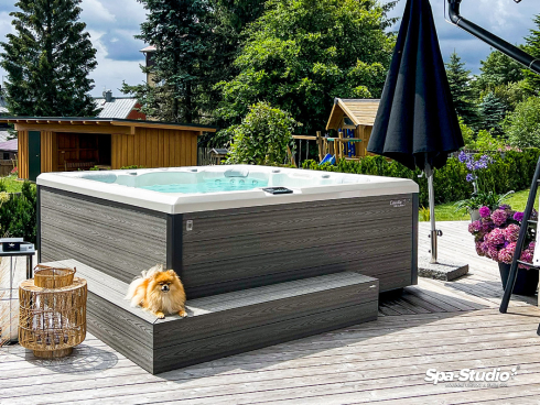 Massage family hot tubs with top-notch modern technology are suitable for both indoor and outdoor use.