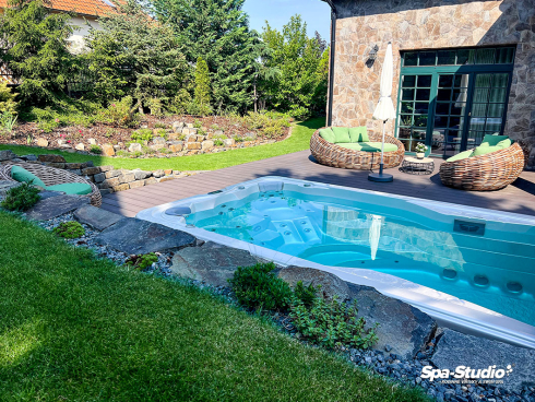 Family pools SWIM SPA combined with a whirlpool by SPA-Studio® offer uncompromising quality of endless swimming or just real fun with family and friends.